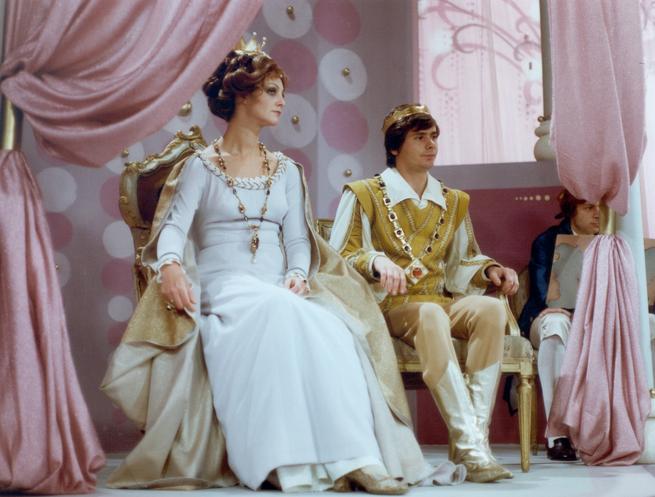 Předeme, předeme zlatou nitku