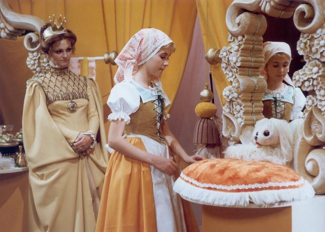 Předeme, předeme zlatou nitku