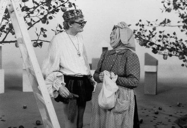 Jablícko se dokoulelo