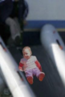Profilový obrázek - Man Opens Plane Hatch for Baby