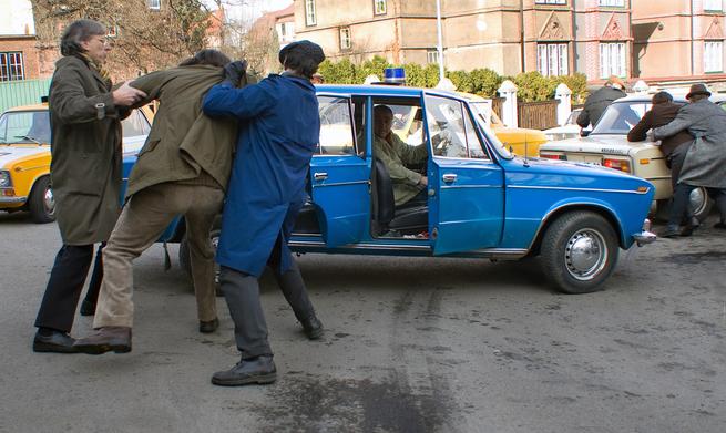 Sama v čase normálnosti